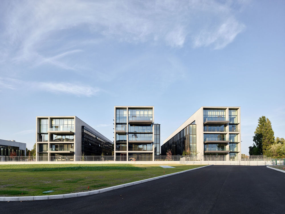 绿意盎然，现代美学之作——法国里昂 Jardins du Lou 办公建筑群
