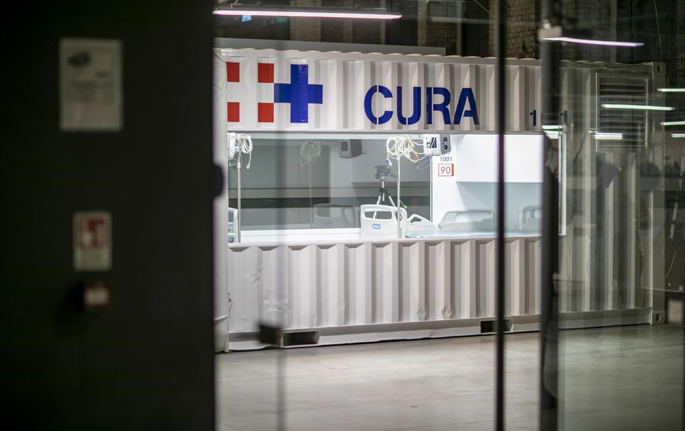 疫情下的紧急救治室——集装箱改建的 ICU 病房