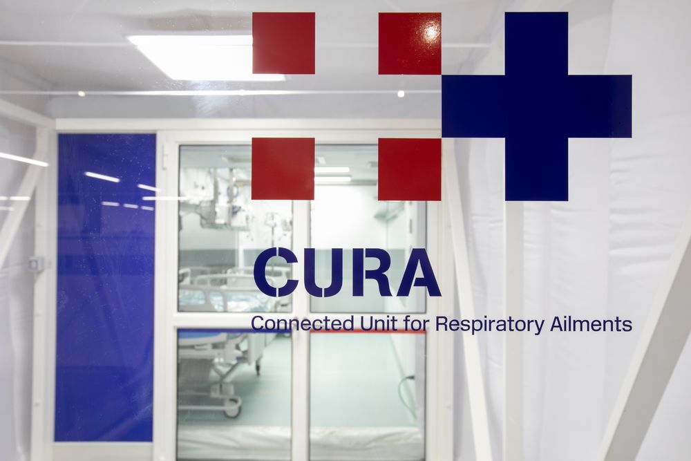 疫情下的紧急救治室——集装箱改建的 ICU 病房
