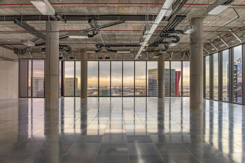 巴塞罗那欧罗巴广场 34 号办公大楼 | 活力立方体设计展现优雅