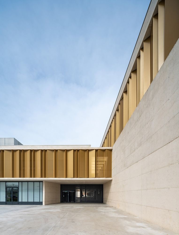Salesianos Pamplona 工艺学校 | 柔性连接的城市建筑群