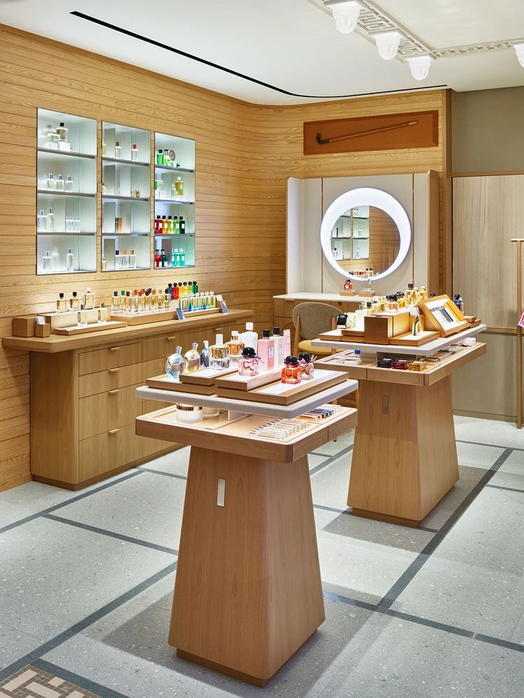 爱马仕表参道旗舰店 | 本土化奢华体验的现代设计