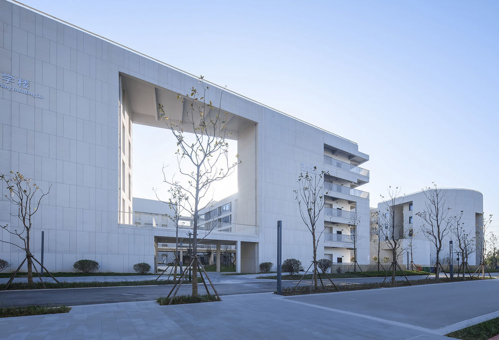 江苏省靖江高级中学新校区 | 互动界面与功能复合的空间设计
