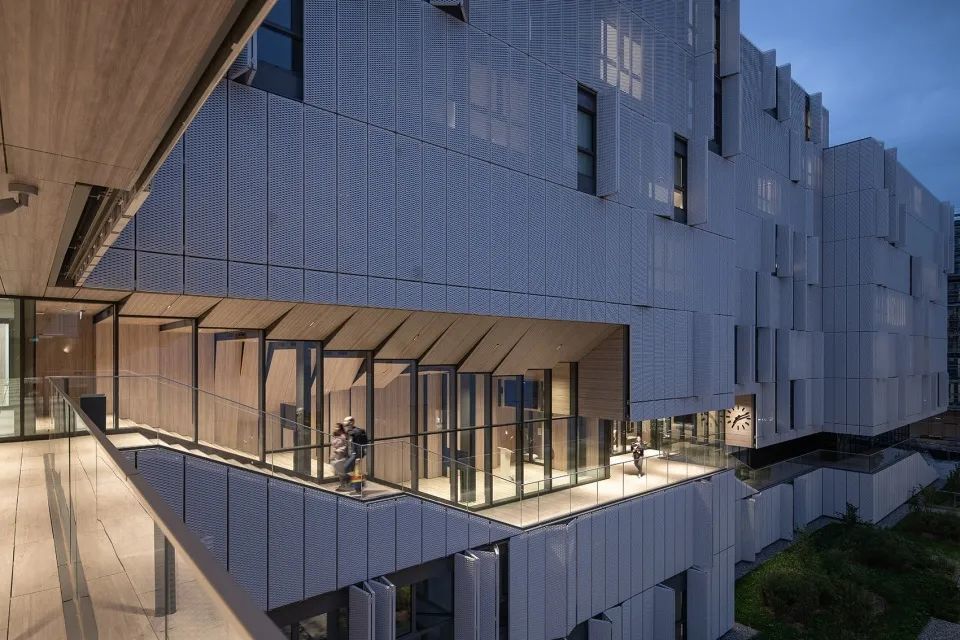 隈研吾新作 | Grand morillon 学生宿舍，建筑与人行通道的完美融合