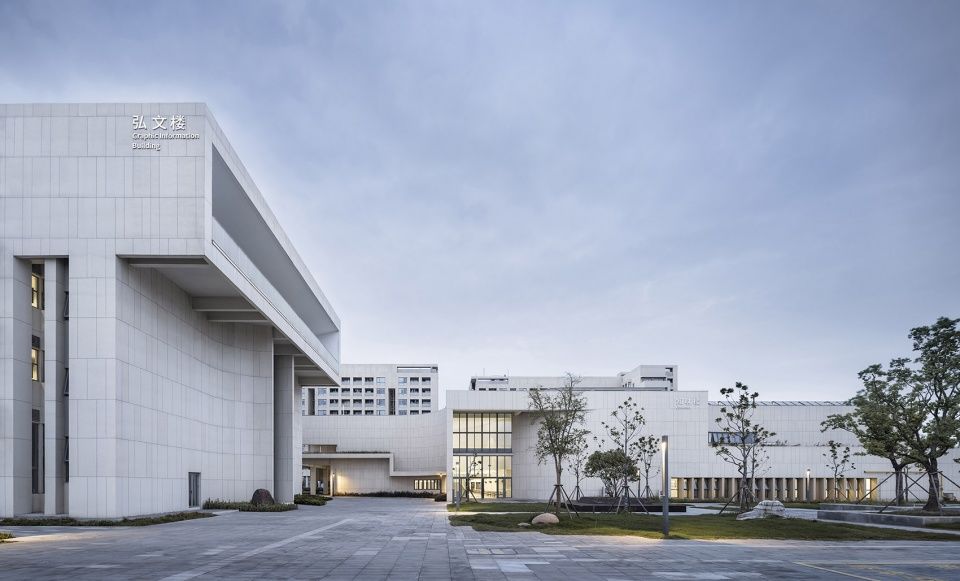 江苏省靖江高级中学新校区 | 互动界面与功能复合的空间设计