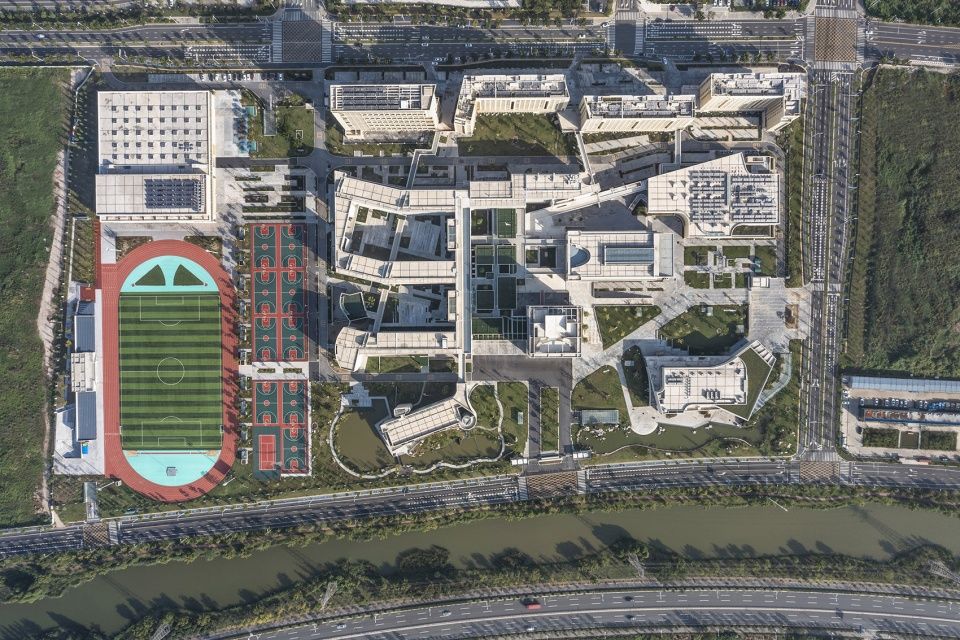 江苏省靖江高级中学新校区 | 互动界面与功能复合的空间设计