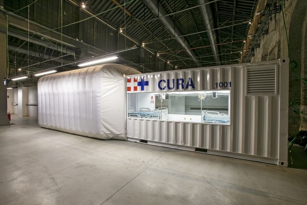 疫情下的紧急救治室——集装箱改建的 ICU 病房