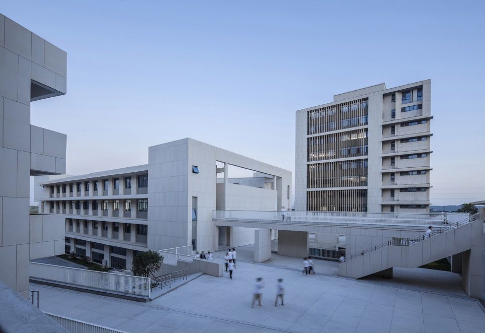 江苏省靖江高级中学新校区 | 互动界面与功能复合的空间设计