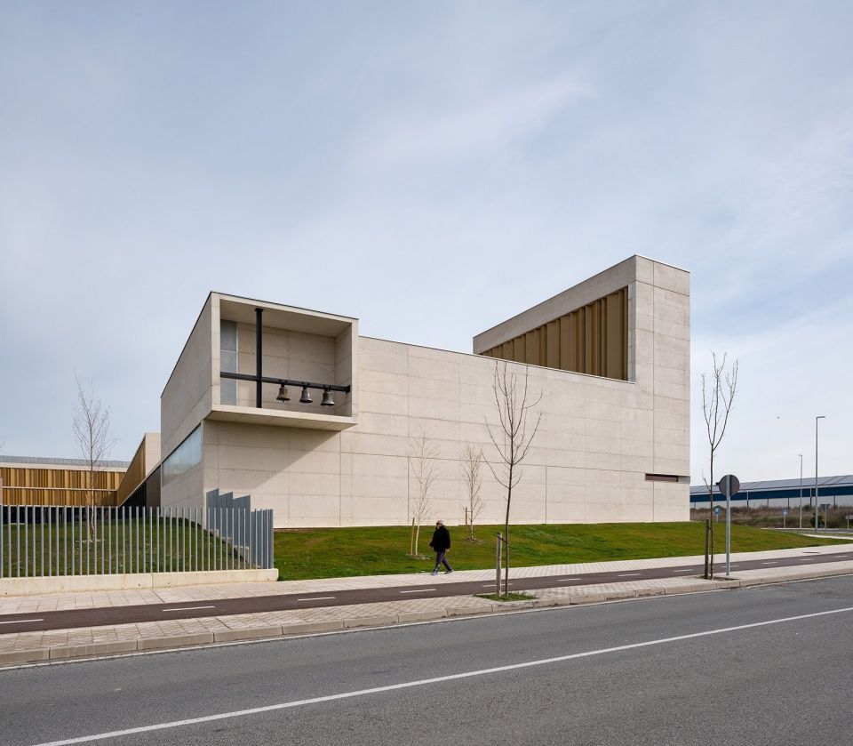 Salesianos Pamplona 工艺学校 | 柔性连接的城市建筑群