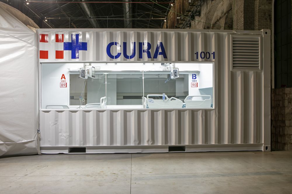 疫情下的紧急救治室——集装箱改建的 ICU 病房
