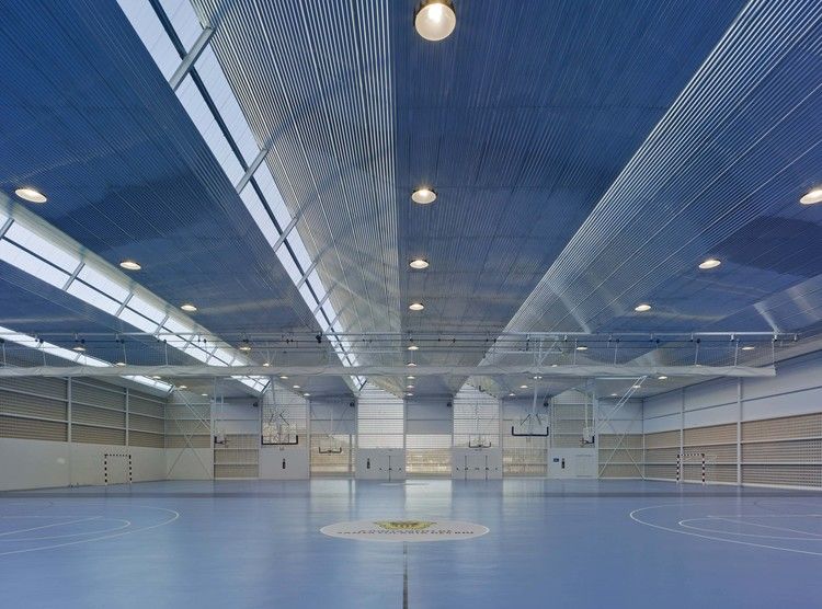融合室内外空间的体育中心设计
