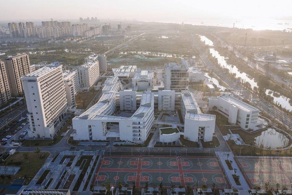 江苏省靖江高级中学新校区 | 互动界面与功能复合的空间设计