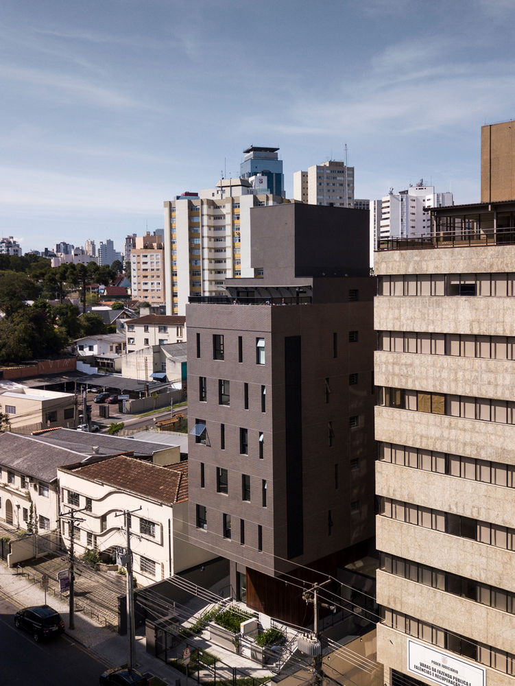 Curitiba 公寓建筑，融入城市景观与 High Line Park 的和谐之作