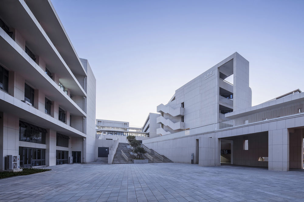 江苏省靖江高级中学新校区 | 互动界面与功能复合的空间设计
