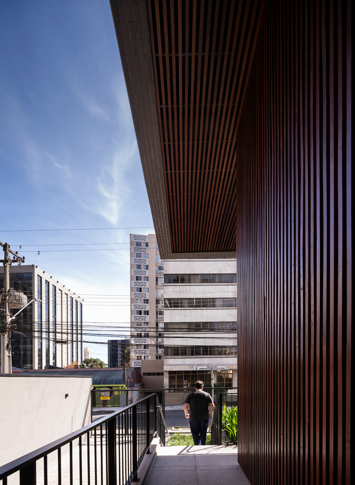 Curitiba 公寓建筑，融入城市景观与 High Line Park 的和谐之作