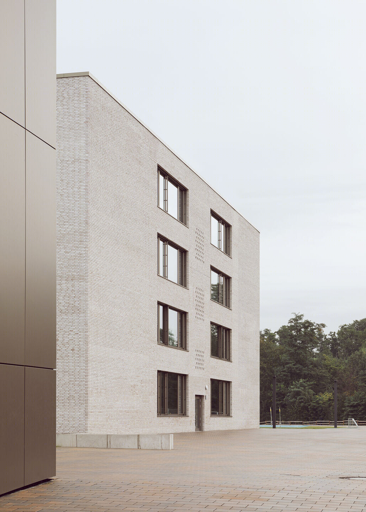 Sehw Architektur 打造德国埃森 Gustav Heinemann 综合学校，现代教育空间的完美典范