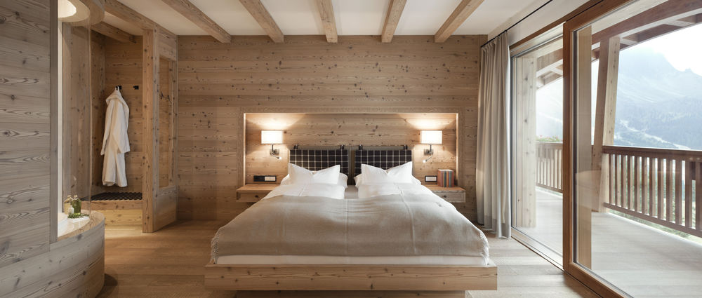 雪山之巅的温馨木屋——Perathoner Architects 的 Hotel Chalet Gerard 设计