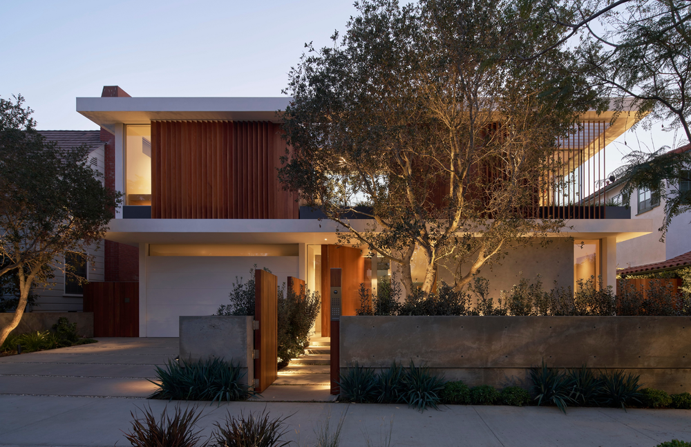 Montalba Architects 打造绿意环绕的垂直庭院别墅 SL2 House