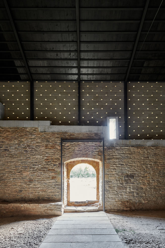 San Juan de Ruesta 修道院重建，西班牙 / Sebastián Arquitectos