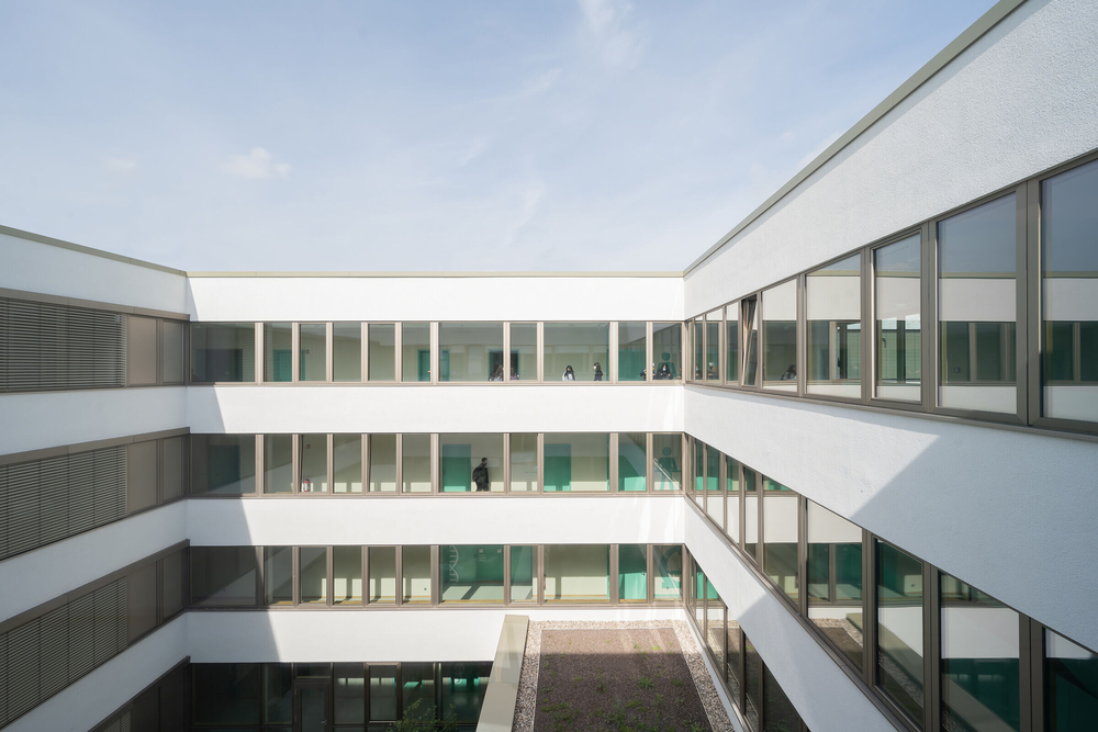 Sehw Architektur 打造德国埃森 Gustav Heinemann 综合学校，现代教育空间的完美典范
