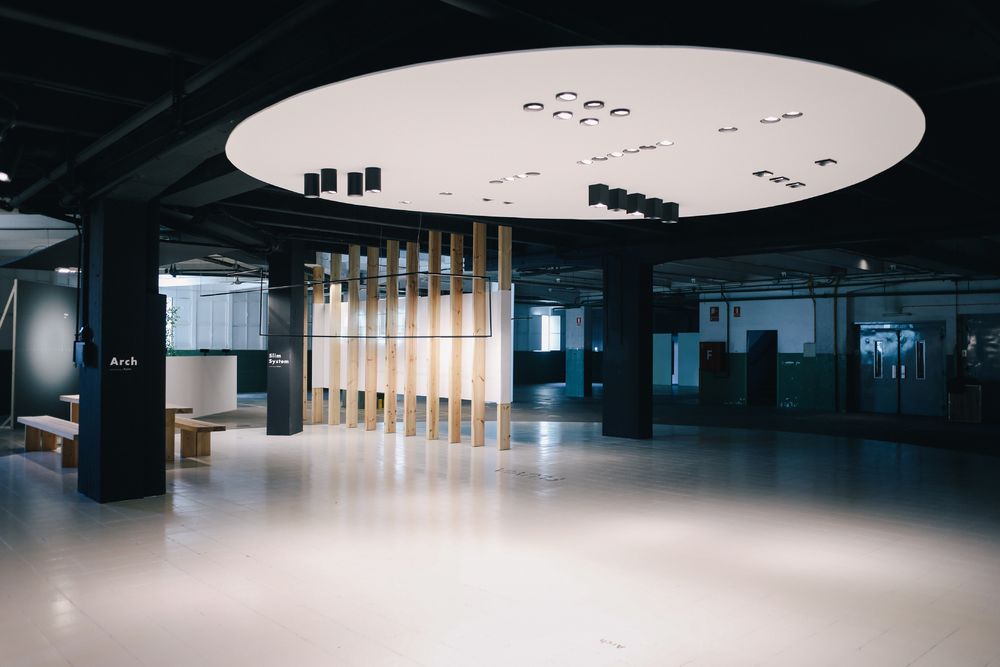 巴塞罗那 Fluvia 展厅——自然与科技的融合