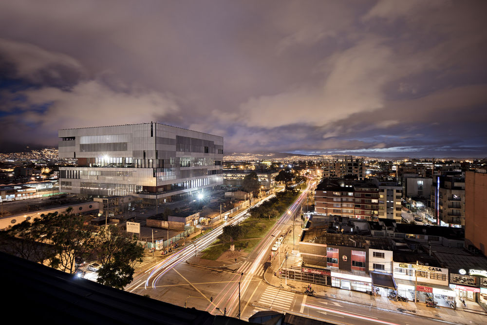 Ágora-Bogotá | 城市景观与生态融合的现代建筑设计