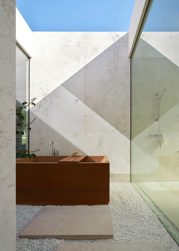 Montalba Architects 打造绿意环绕的垂直庭院别墅 SL2 House