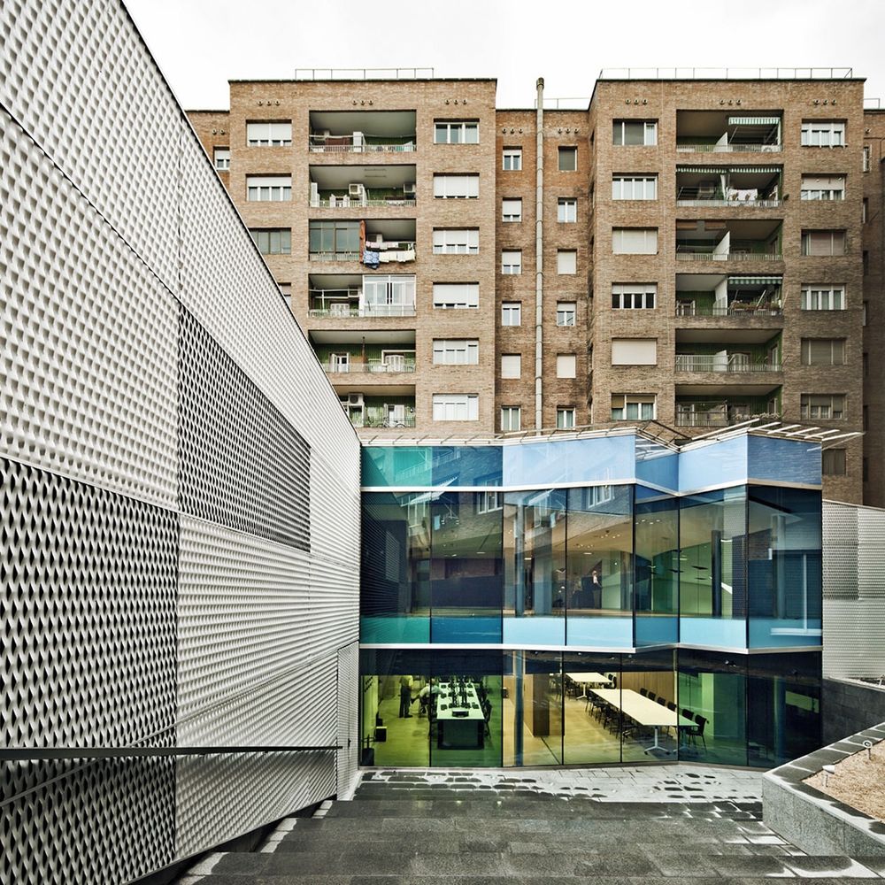西班牙旧建筑改造，呈现高迪灵感之美