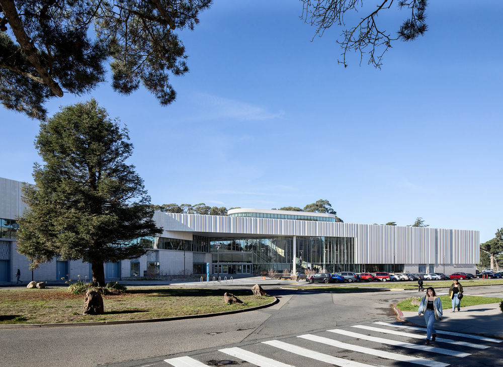 旧金山州立大学 Mashouf 健康中心——绿色校园生活的新地标
