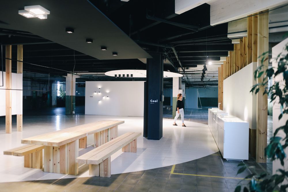 巴塞罗那 Fluvia 展厅——自然与科技的融合