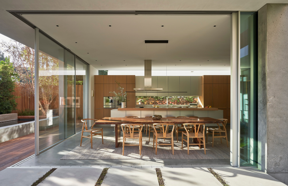 Montalba Architects 打造绿意环绕的垂直庭院别墅 SL2 House
