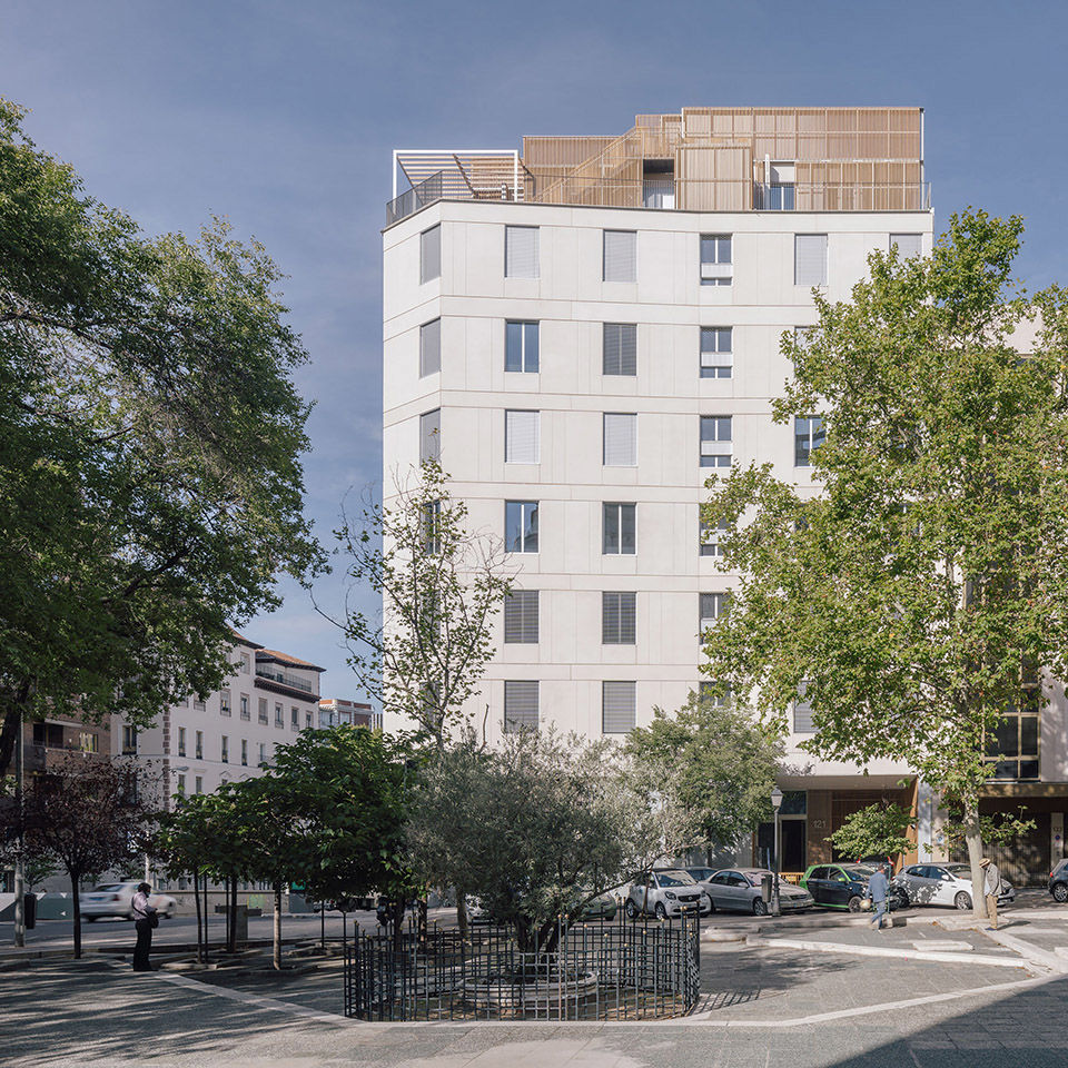 马德里 Salamanca 区 Claudio Coello 121 住宅楼 | 对比材料打造独特城市景观