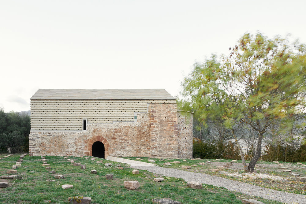 San Juan de Ruesta 修道院重建，西班牙 / Sebastián Arquitectos