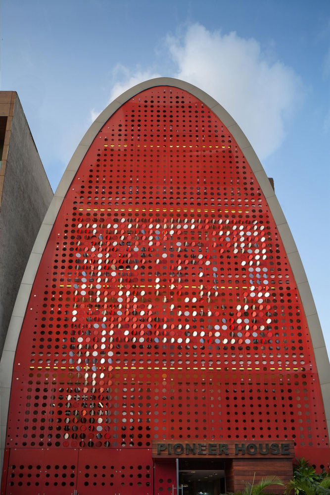Anagram Architects 打造独特红色幕墙的印度 The Digit 办公楼