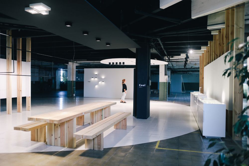 巴塞罗那 Fluvia 展厅——自然与科技的融合