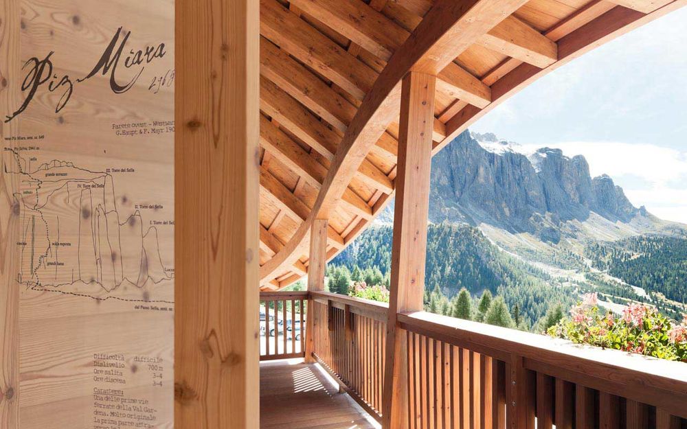 雪山之巅的温馨木屋——Perathoner Architects 的 Hotel Chalet Gerard 设计