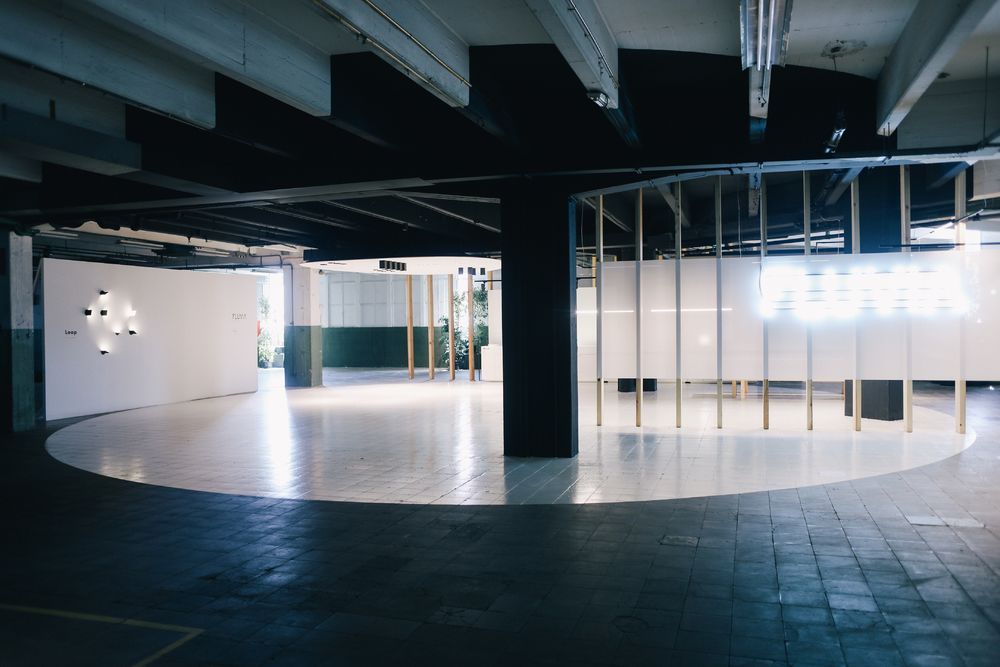 巴塞罗那 Fluvia 展厅——自然与科技的融合