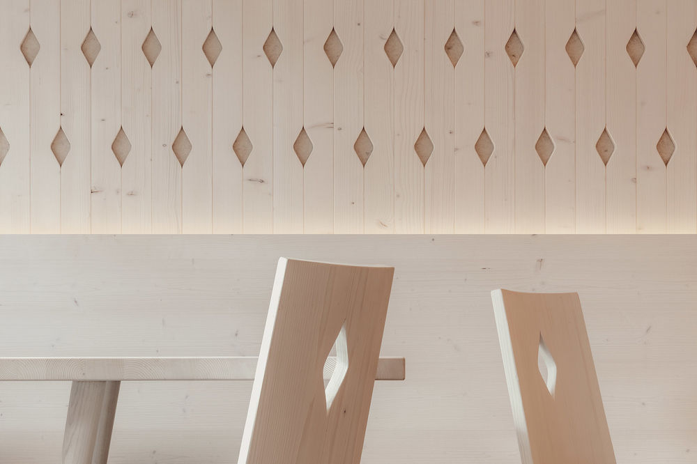 意大利 Pedevilla Architects 打造山景豪华套房酒店