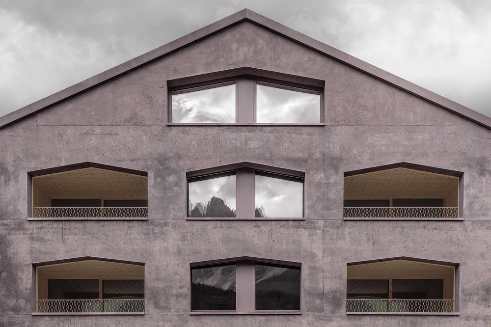 意大利 Pedevilla Architects 打造山景豪华套房酒店