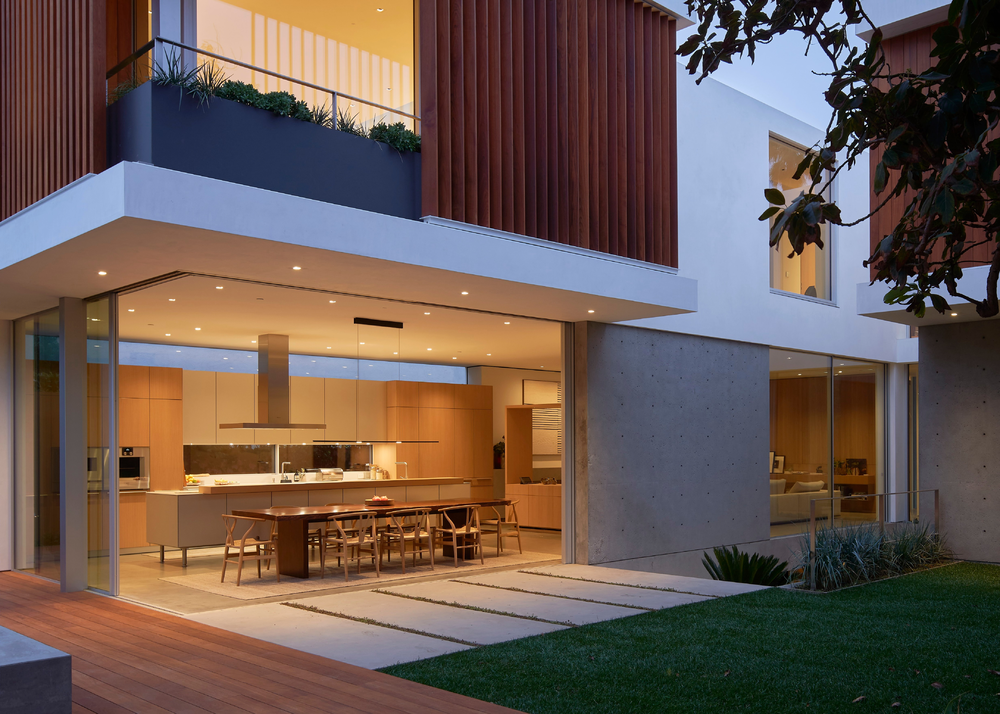 Montalba Architects 打造绿意环绕的垂直庭院别墅 SL2 House