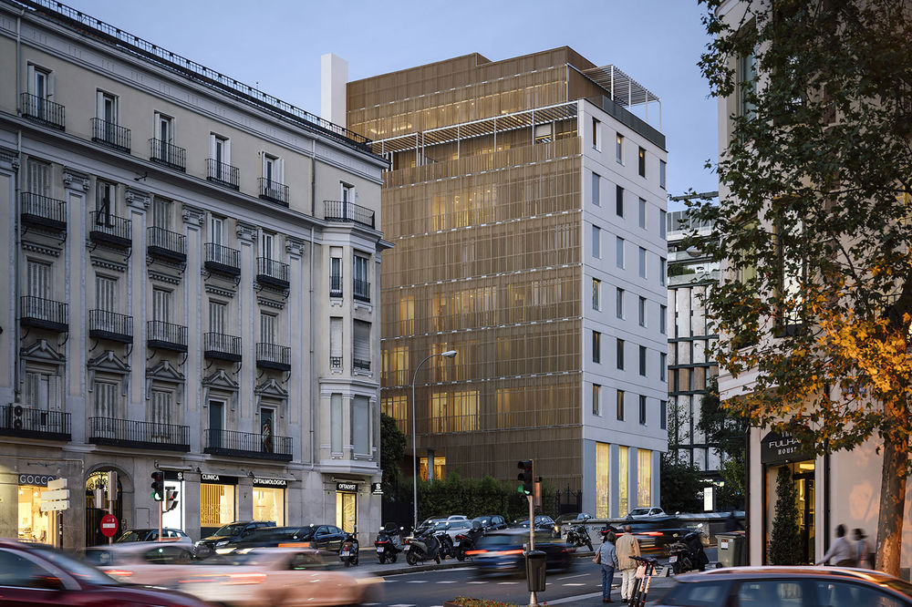 马德里 Salamanca 区 Claudio Coello 121 住宅楼 | 对比材料打造独特城市景观