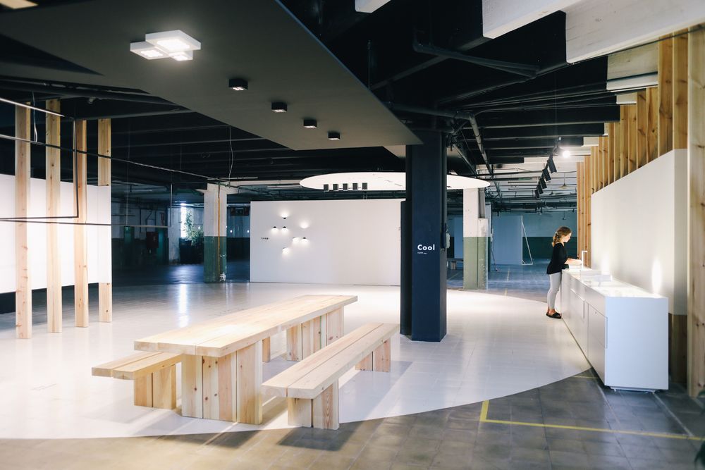 巴塞罗那 Fluvia 展厅——自然与科技的融合