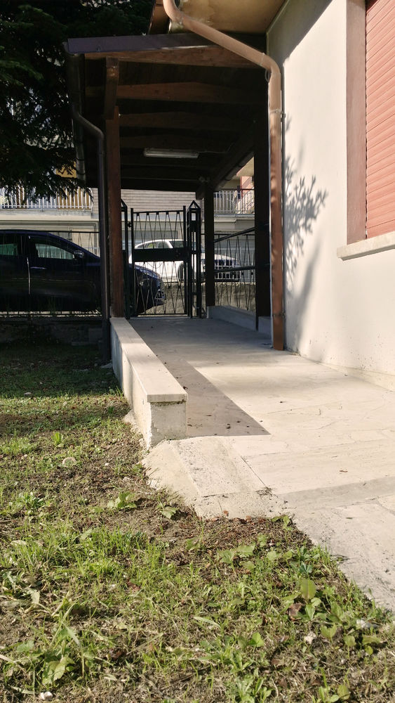 意大利 Roccafluvione 多功能中心室内设计