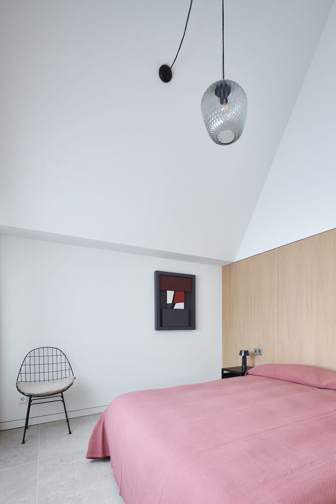 西班牙 Pamplona 的 JM House Renovation | 重塑 80 年代美国梦