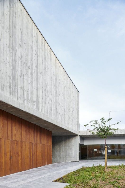 西班牙圣塞巴斯蒂安 Aldapeta María Ikastetxea 学校 | 现代教育建筑的典范