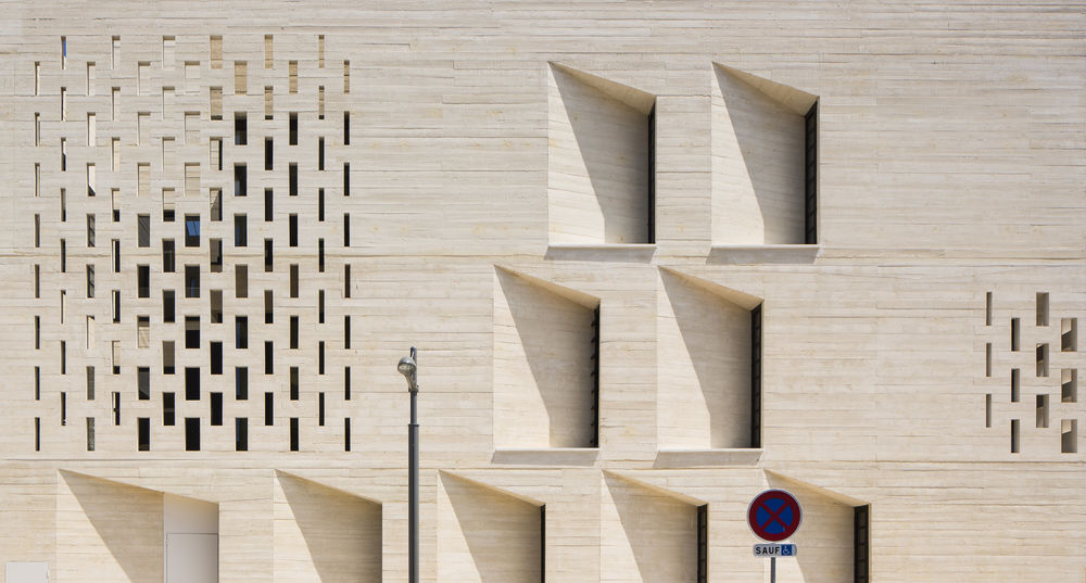 Montaigne Multimedia Library | 绿色环保的创新建筑设计