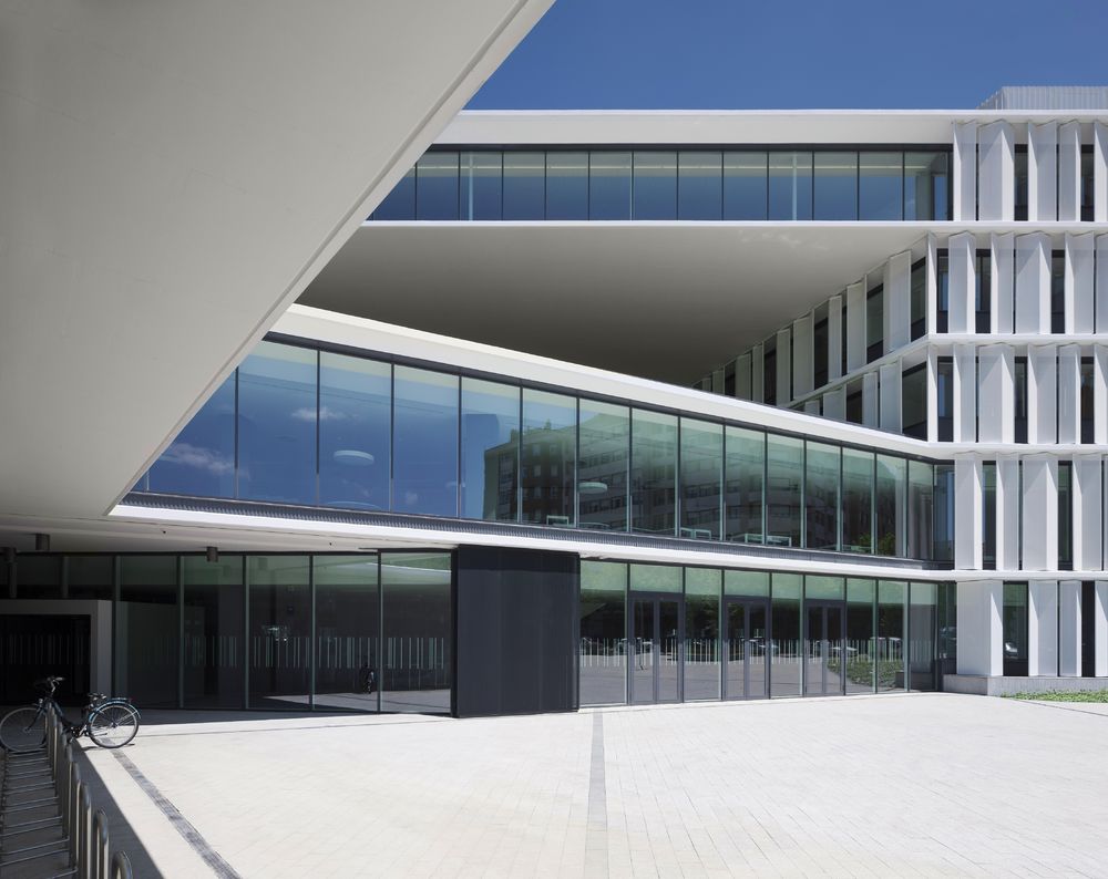 Vitoria-Gasteiz 市政厅 | 市民与政府的绿色纽带