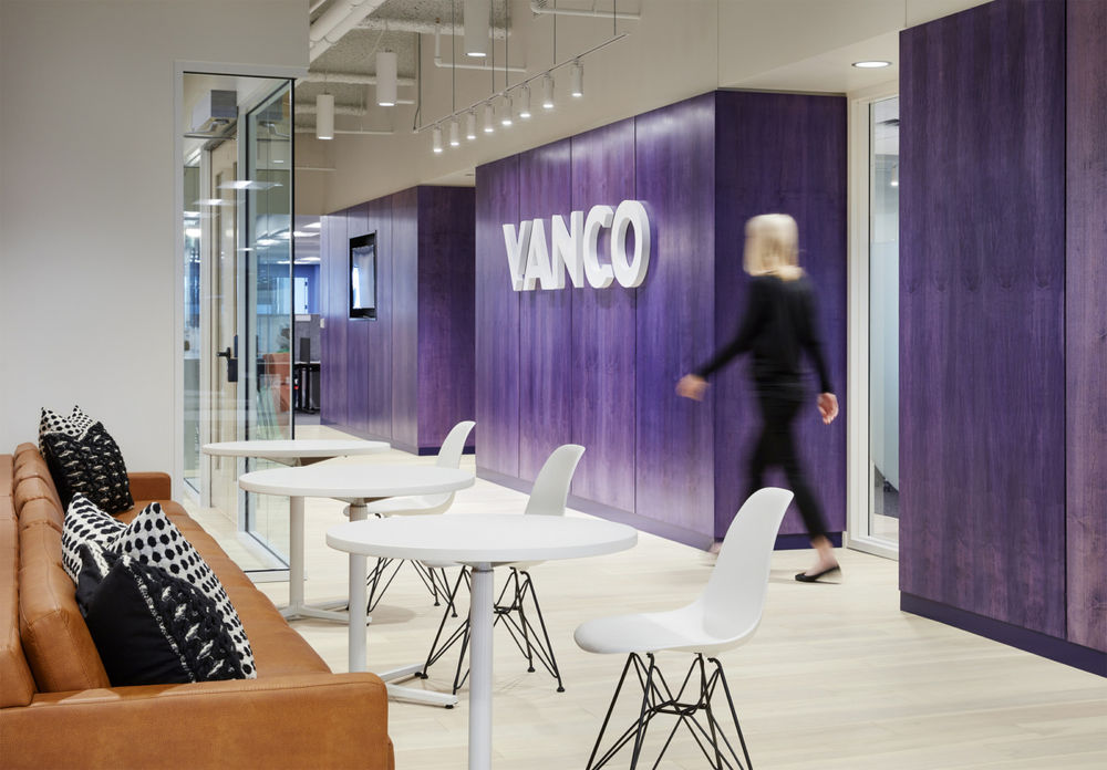 紫色调的创意天地——Vanco Offices 室内设计