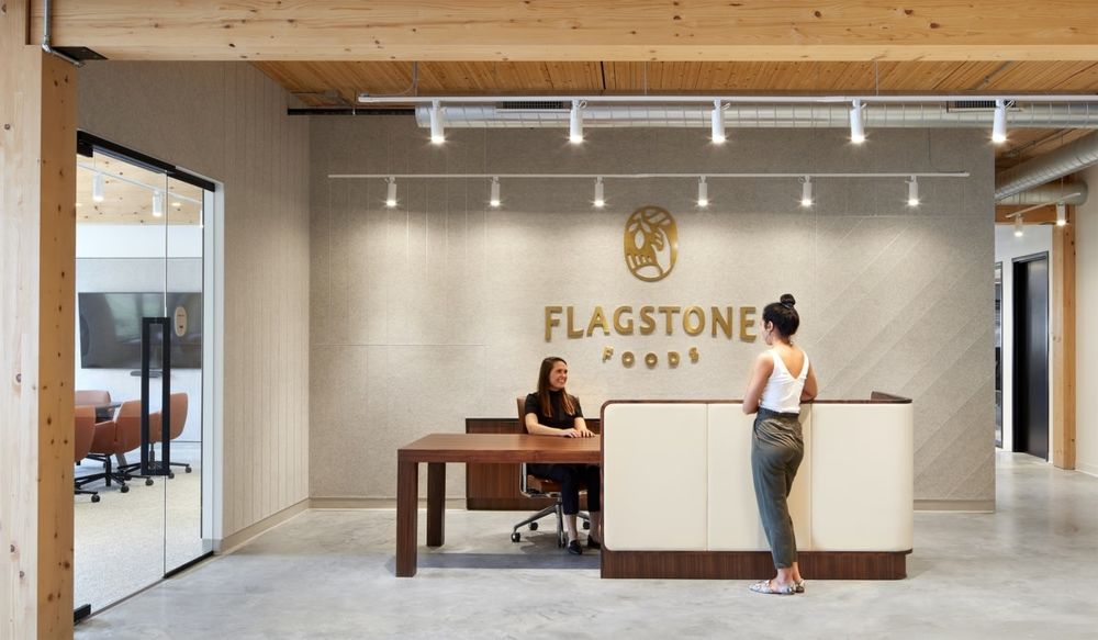 Minneapolis Flagstone Foods 办公室 - 自然元素与品牌故事的完美融合