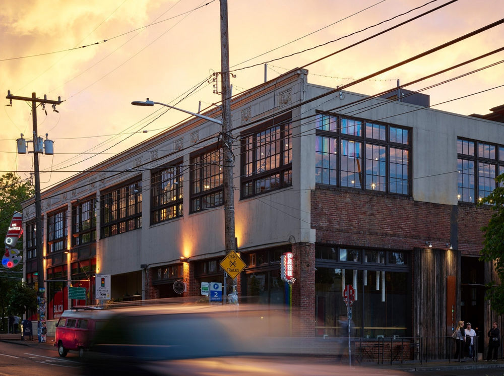 Seattle 数字产品工作室 Substantial 办公室扩建，打造活力四溢的“论坛”空间